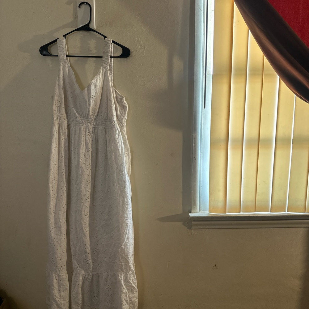 Chic White Maxi Dress with Straps